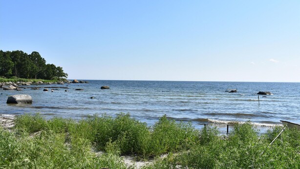 A coastal landscape with a clear sky, calm sea, and rocky shoreline. - 2 bedroom amazing home in Fjälkinge (Fjälkinge)