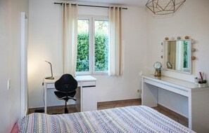 3 bedrooms, free WiFi, bed sheets