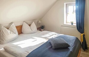 2 bedrooms, free WiFi, bed sheets
