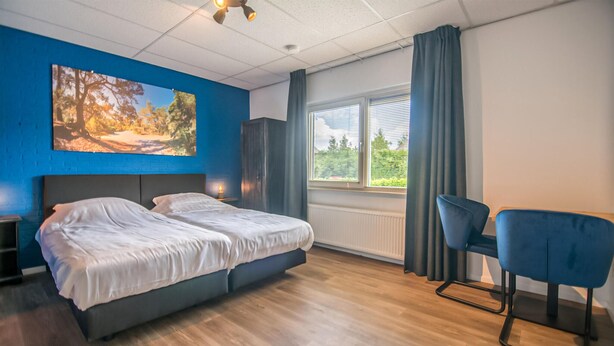 A bedroom with a bed, a desk, and a chair. - 4 bedroom gorgeous home in Den Ham (Den Ham)