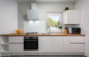 Fridge, oven, stovetop, dishwasher - 4 bedroom lovely home in Zuzici (Zuzici)