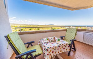 Outdoor dining - Gorgeous apartment in Cabanes with swimming pool (Cabanes)