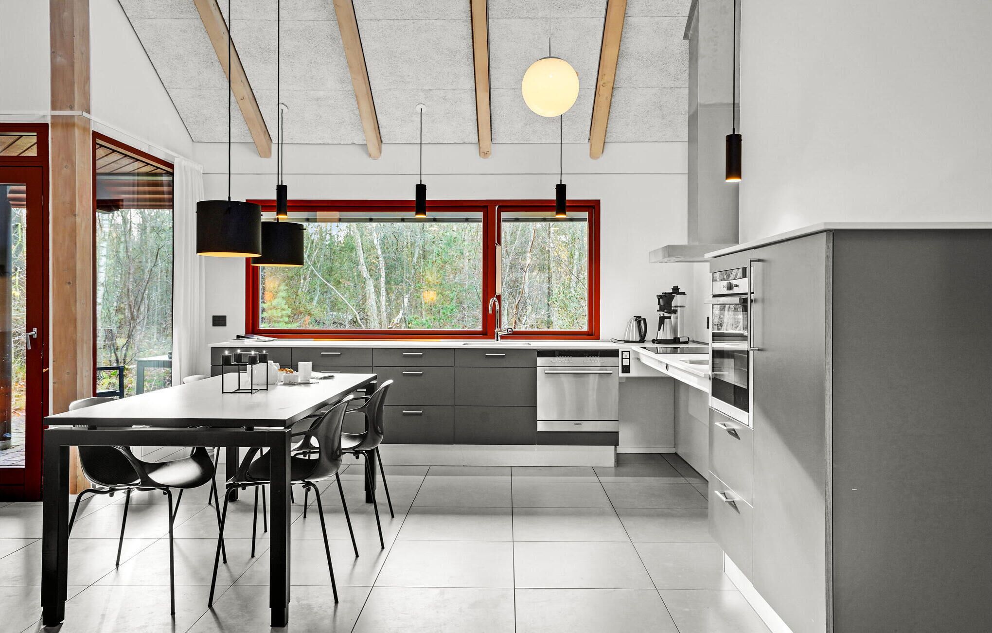 Kjøleskap, oppvaskmaskin og kaffetrakter/tekoker