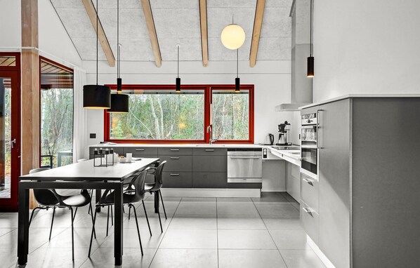 Réfrigérateur, lave-vaisselle, cafetiÚre/bouilloire