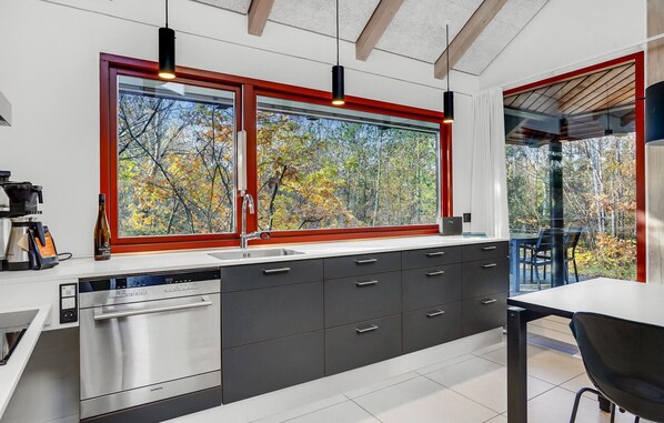 Réfrigérateur, lave-vaisselle, cafetiÚre/bouilloire