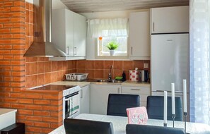Refrigerador, horno, parrilla de estufa y cafetera y tetera 