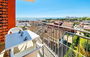 Outdoor dining - Cozy apartment in Lido di Pomposa (Lido di Pomposa)