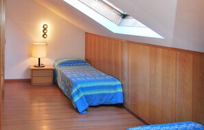 1 bedroom, bed sheets