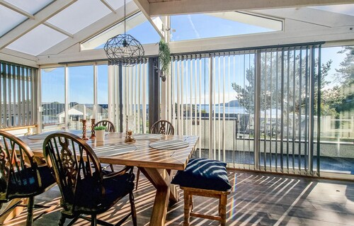 Lovely home in Uddevalla with kitchen