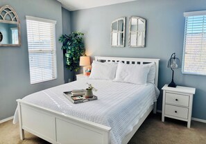 2 bedrooms, iron/ironing board, free WiFi, bed sheets - LUX!! 2bd 2ba condo in Mesa/ Phoenix metro area (Mesa)