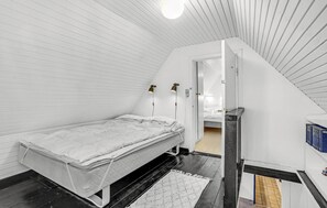 1 bedroom, travel cot, WiFi