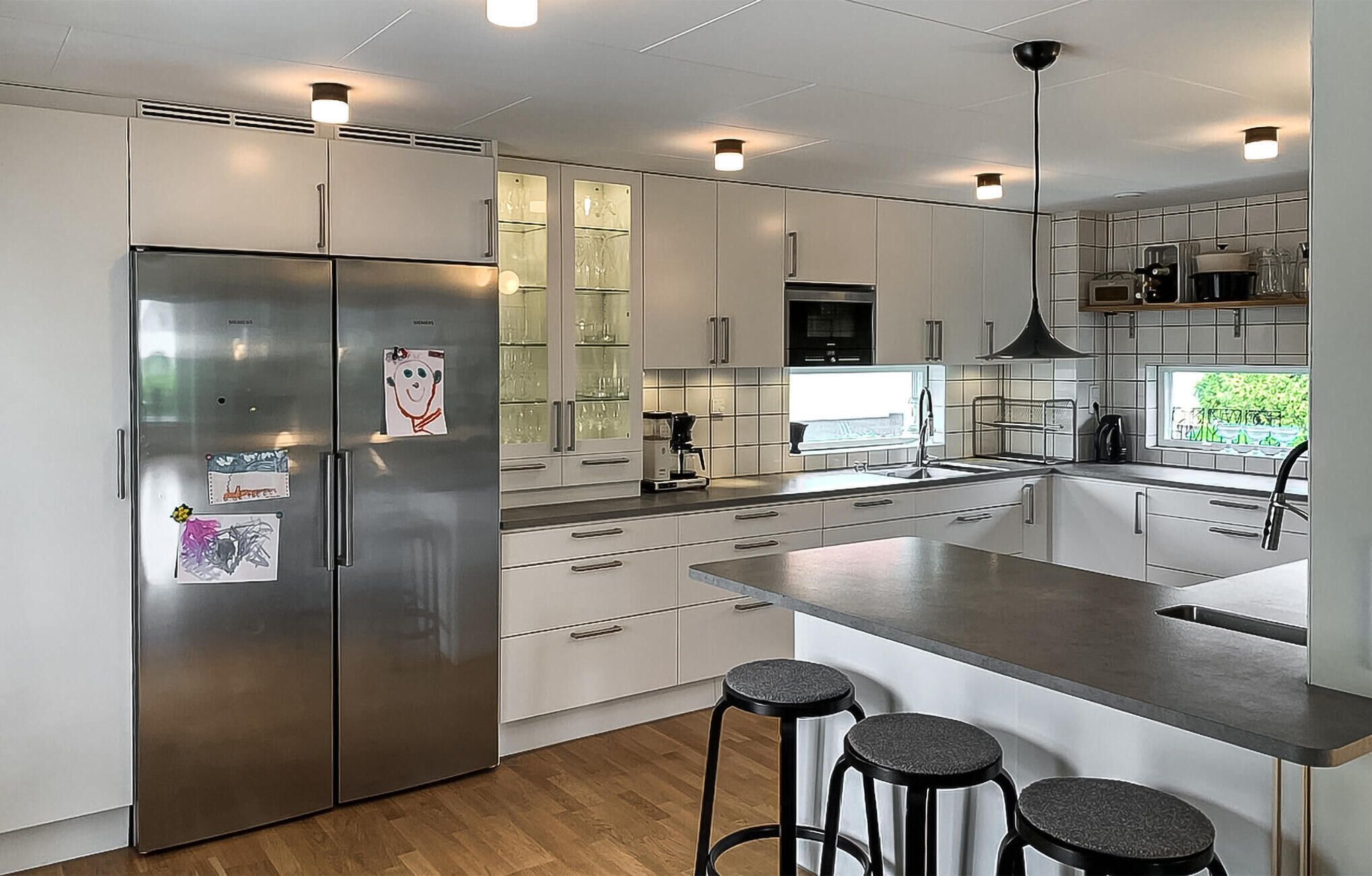 Geladeira, lava-louças, cafeteira/chaleira