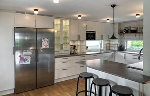 Fridge, dishwasher, coffee/tea maker - 7 bedroom gorgeous home in Bohus-Björkö (Bohus-Björkö)