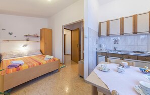 1 bedroom, free WiFi, bed sheets