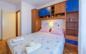 1 bedroom, free WiFi, bed sheets
