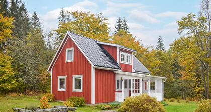 Awesome home in Bredaryd with kitchen