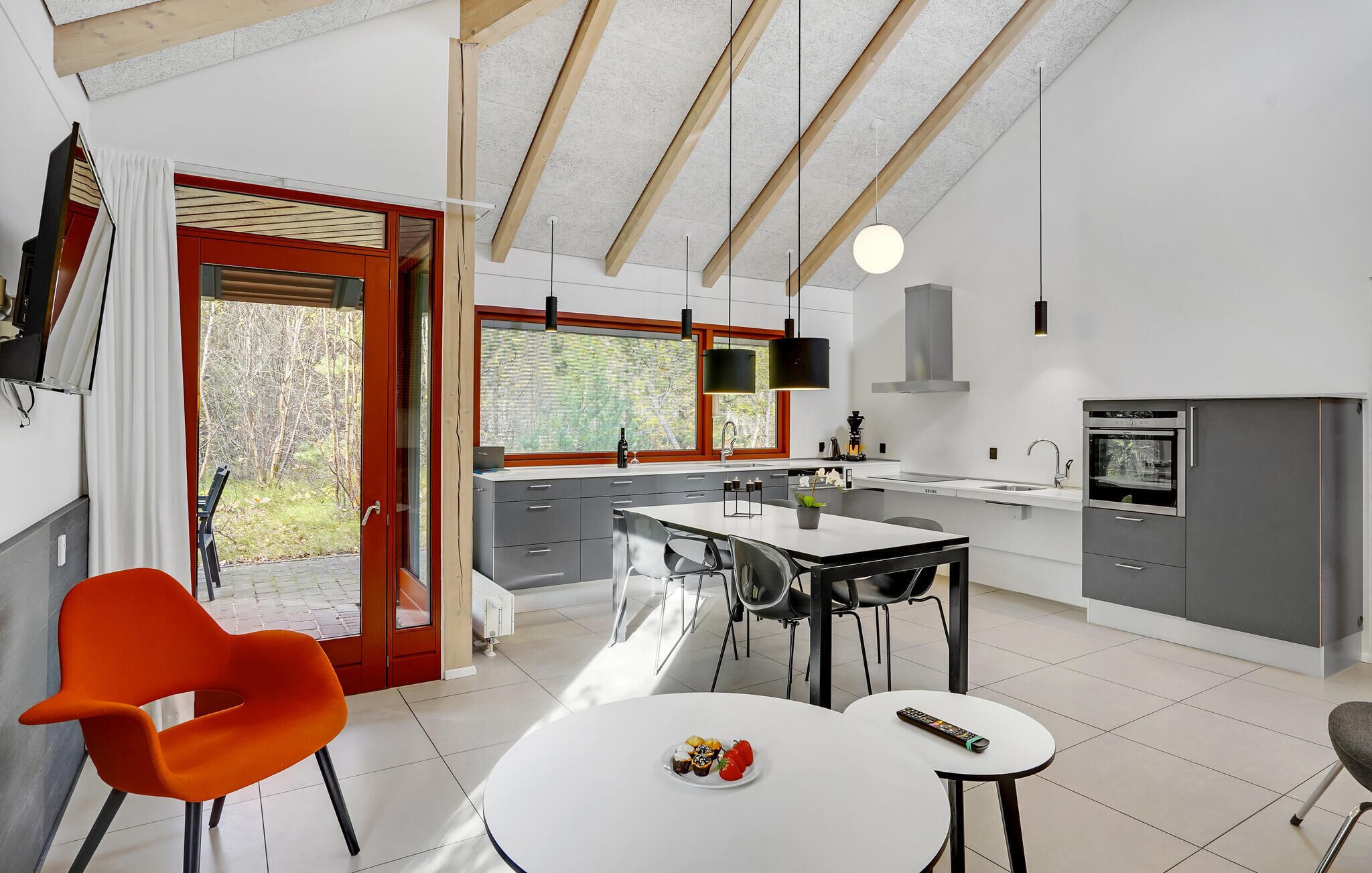 Kjøleskap, oppvaskmaskin og kaffetrakter/tekoker