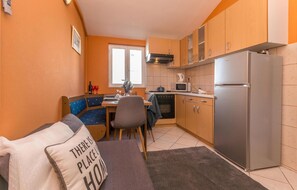 Fridge, microwave, oven, stovetop - Cozy apartment in Biograd na Moru with WiFi (Biograd na Moru)