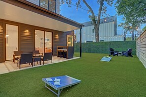Outdoor dining - Bachelor/ette House — East Downtown (Austin)