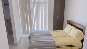 4 bedrooms, iron/ironing board, WiFi, bed sheets