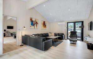 TV, fireplace, DVD player, table football
