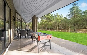 تناول الطعام بالخارج