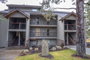 Exterior - Beautiful 2 Bedroom, 2 bath Condo at the Seventh Mountain Resort.   (Bend)