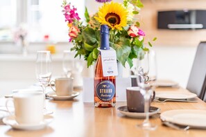 Unclassified image, 4 of 60, button