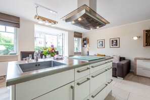 Unclassified image, 5 of 60, button