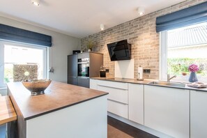 Kühlschrank, Ofen, Herdplatte, Geschirrspüler