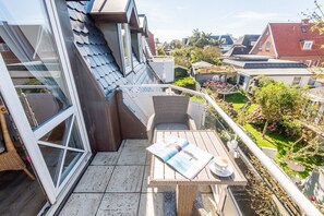 Unclassified image, 4 of 50, button