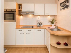 Kühlschrank, Ofen, Herdplatte, Geschirrspüler