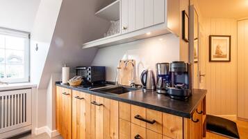 JÀÀkaappi, uuni, liesi, astianpesukone