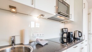 Kaffetrakter/tekoker, kjøleskap, mikrobølgeovn og ovn