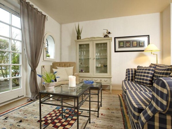 صورة غير مصنفة، 1 من 28، زرّ