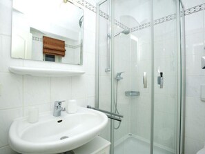 Shower, hair dryer, towels - Old town gate in Friesenpark, apartment 7 (Sylt)