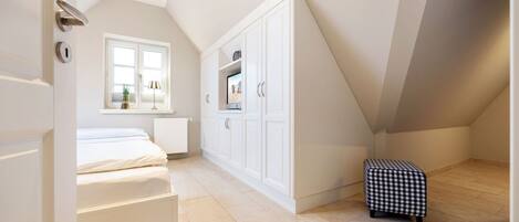 2 bedrooms, in-room safe, iron/ironing board, WiFi