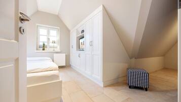2 bedrooms, in-room safe, iron/ironing board, WiFi