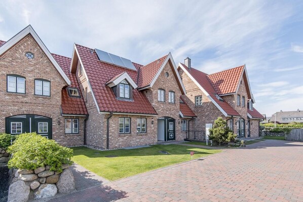 صورة غير مصنفة، 1 من 20، زرّ