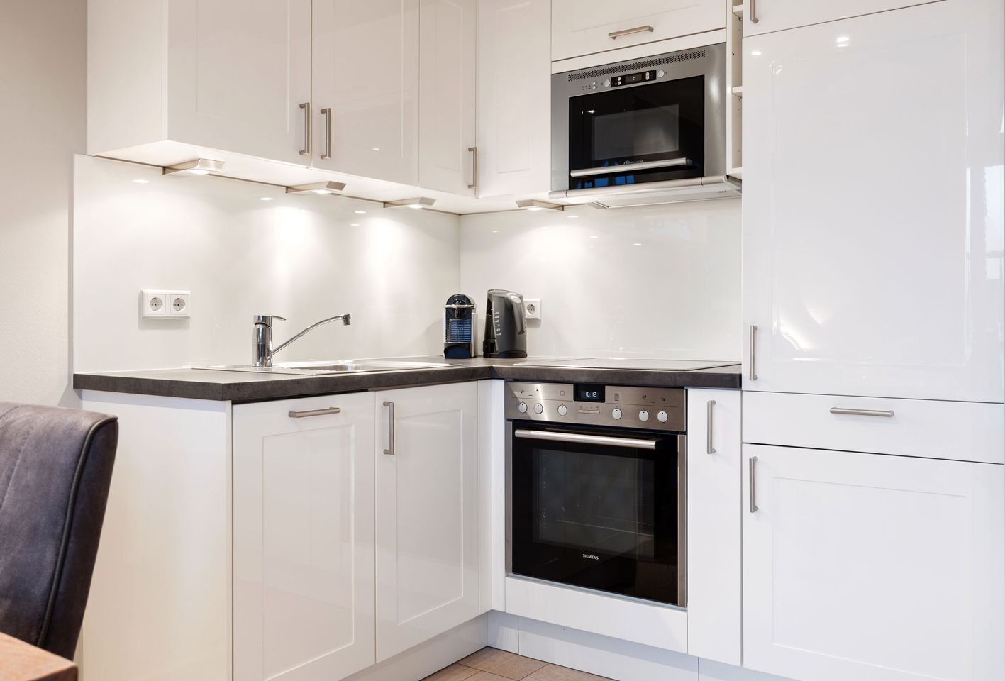 Coffee/tea maker, fridge, microwave, oven