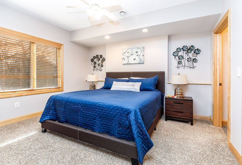 6 bedrooms, desk, iron/ironing board, free WiFi