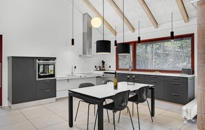 Réfrigérateur, lave-vaisselle, cafetière/bouilloire