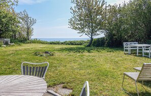 Outdoor dining - Amazing home in Aakirkeby with WiFi (Aakirkeby)