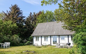Exterior - Amazing home in Aakirkeby with WiFi (Aakirkeby)