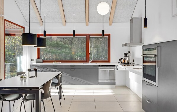 Fridge, dishwasher, coffee/tea maker