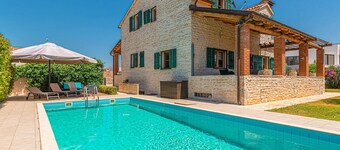 Beautiful home in Vodice with sauna