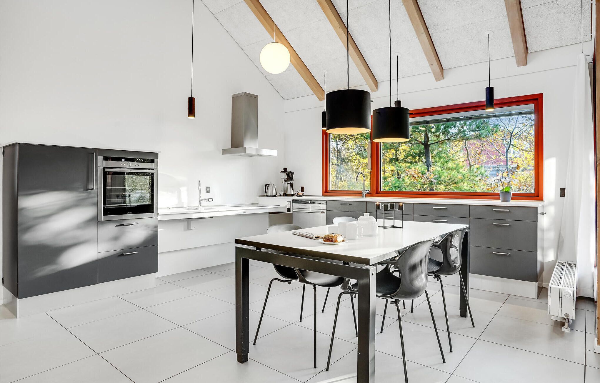 Kjøleskap, oppvaskmaskin og kaffetrakter/tekoker