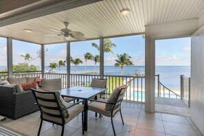 Outdoor dining - Captiva hide a way 2D - Breathtaking Waterfront Views (Captiva)