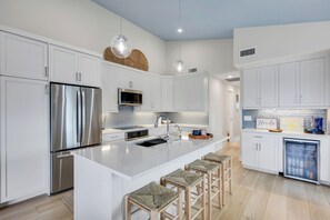 Fridge, oven, stovetop, coffee/tea maker