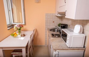 Fridge, microwave, stovetop, coffee/tea maker